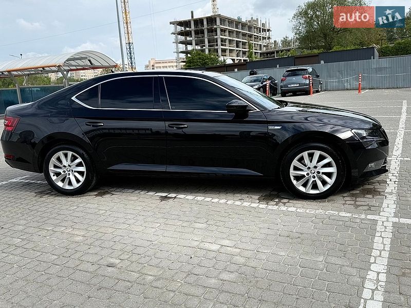 Лифтбек Skoda Superb 2017 в Львове