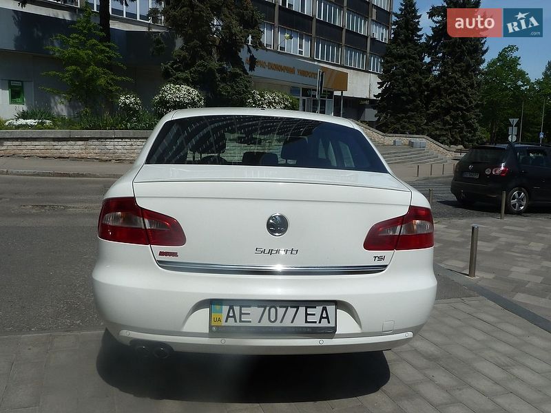 Лифтбек Skoda Superb 2013 в Днепре