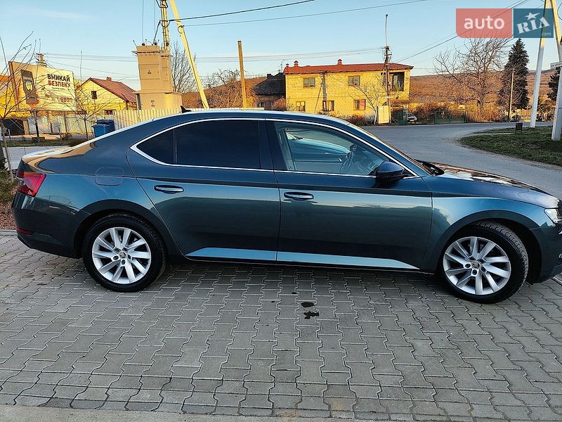 Лифтбек Skoda Superb 2019 в Ужгороде