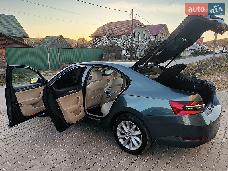 Лифтбек Skoda Superb 2019 в Ужгороде