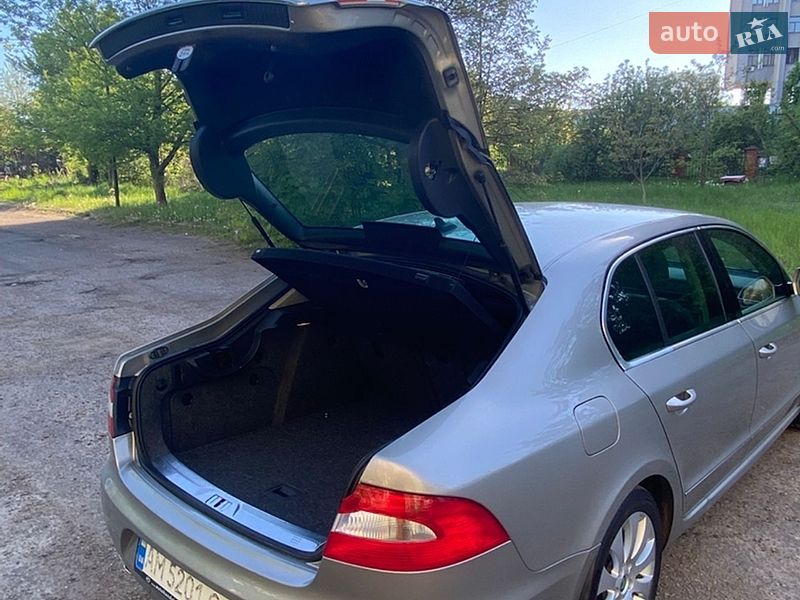 Лифтбек Skoda Superb 2012 в Львове