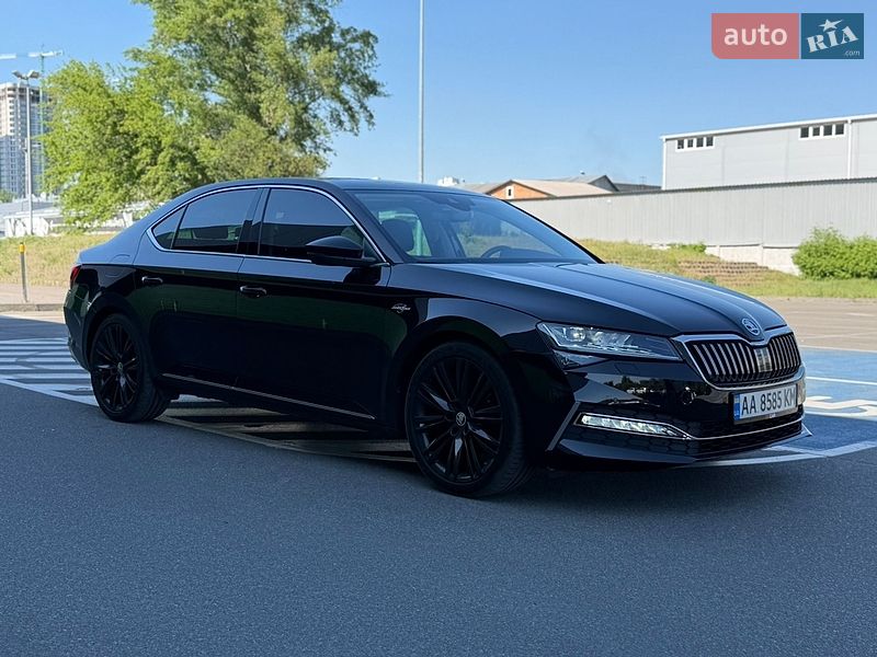 Лифтбек Skoda Superb 2021 в Киеве