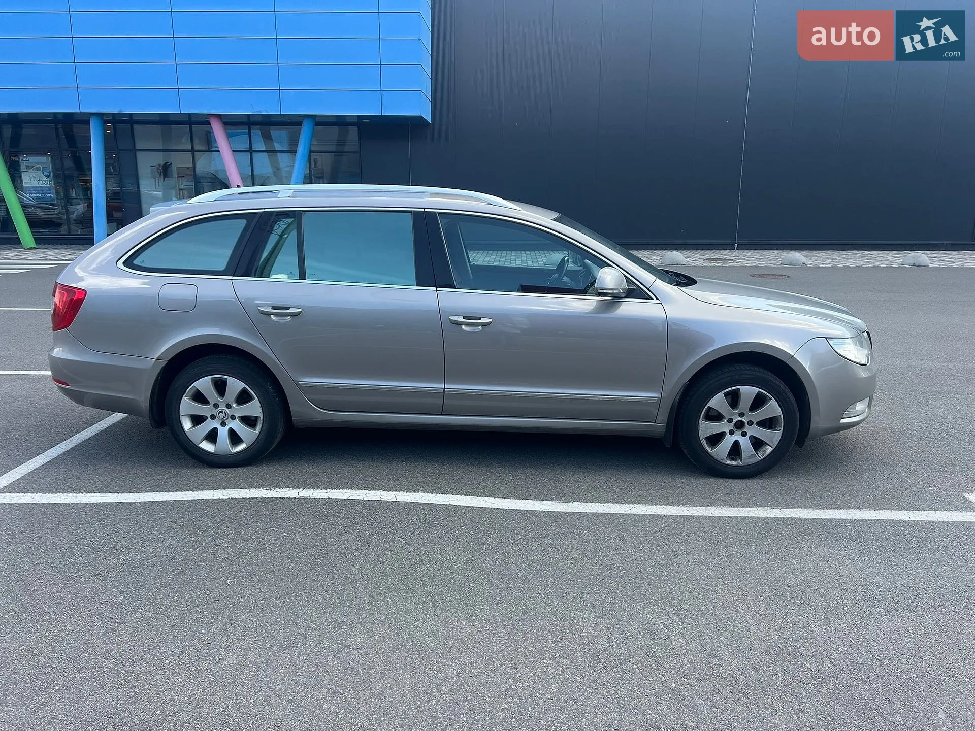 2010 Skoda Superb - мініатюра 4