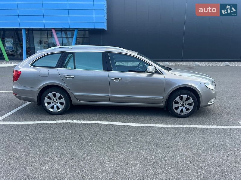 Универсал Skoda Superb 2010 в Киеве
