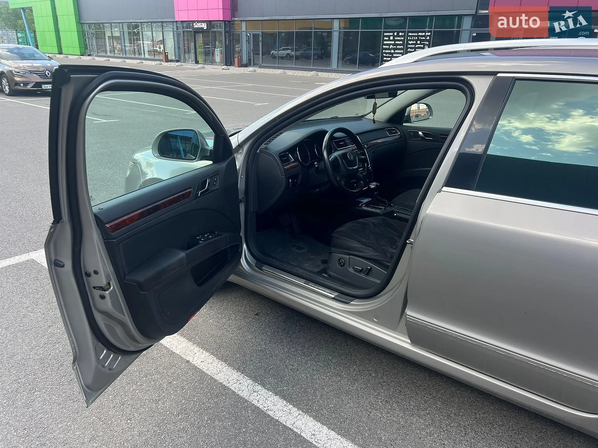 2010 Skoda Superb - мініатюра 8