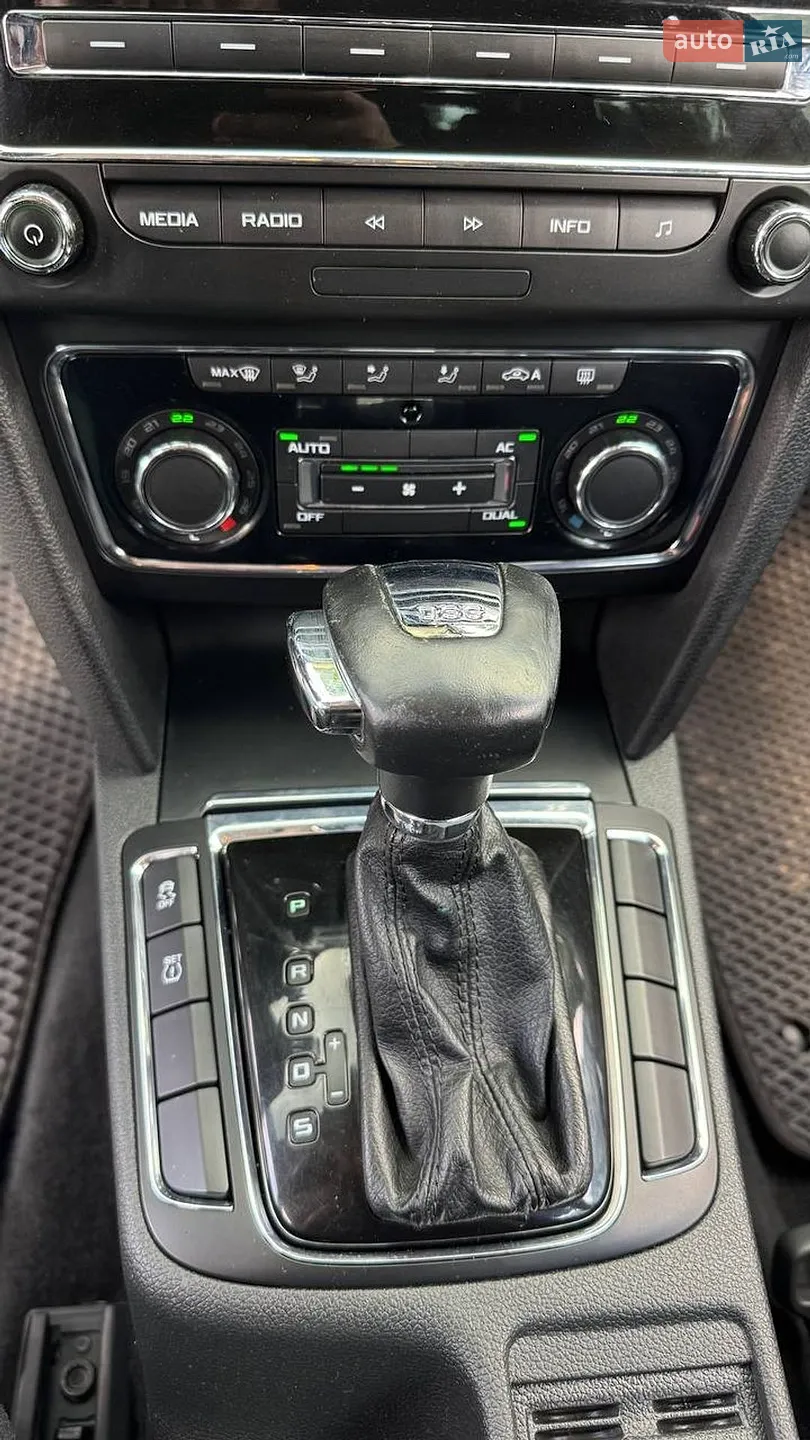 2010 Skoda Superb - мініатюра 18