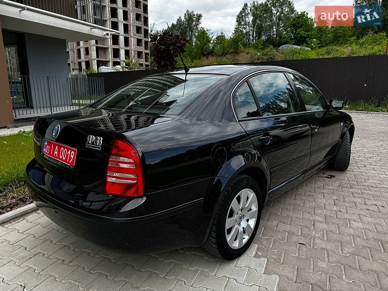 Лифтбек Skoda Superb 2004 в Тернополе