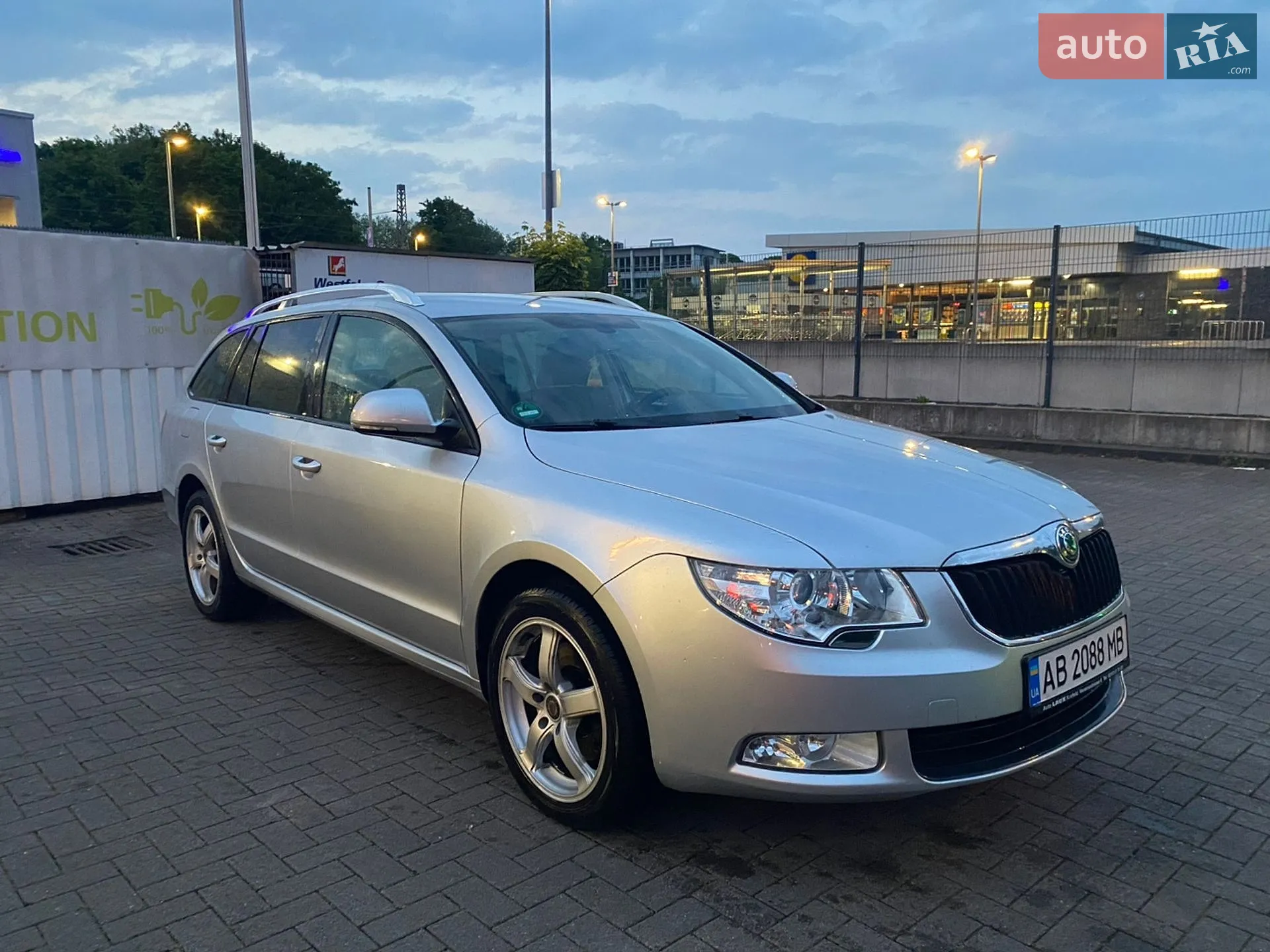 2011 Skoda Superb - мініатюра 2