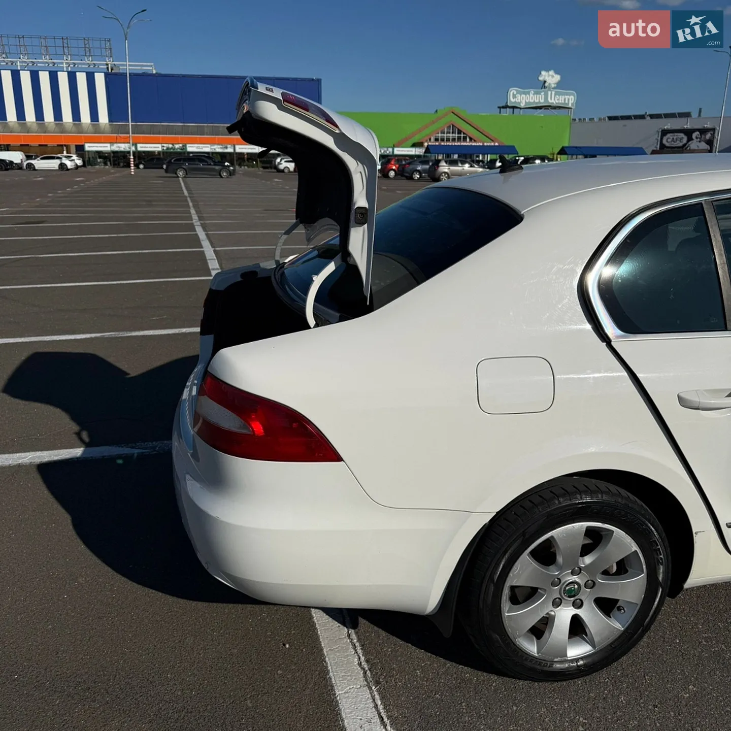 2010 Skoda Superb - мініатюра 14