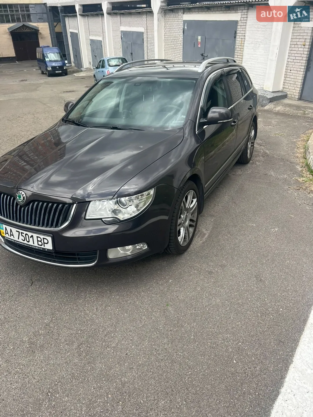 2011 Skoda Superb - мініатюра 2