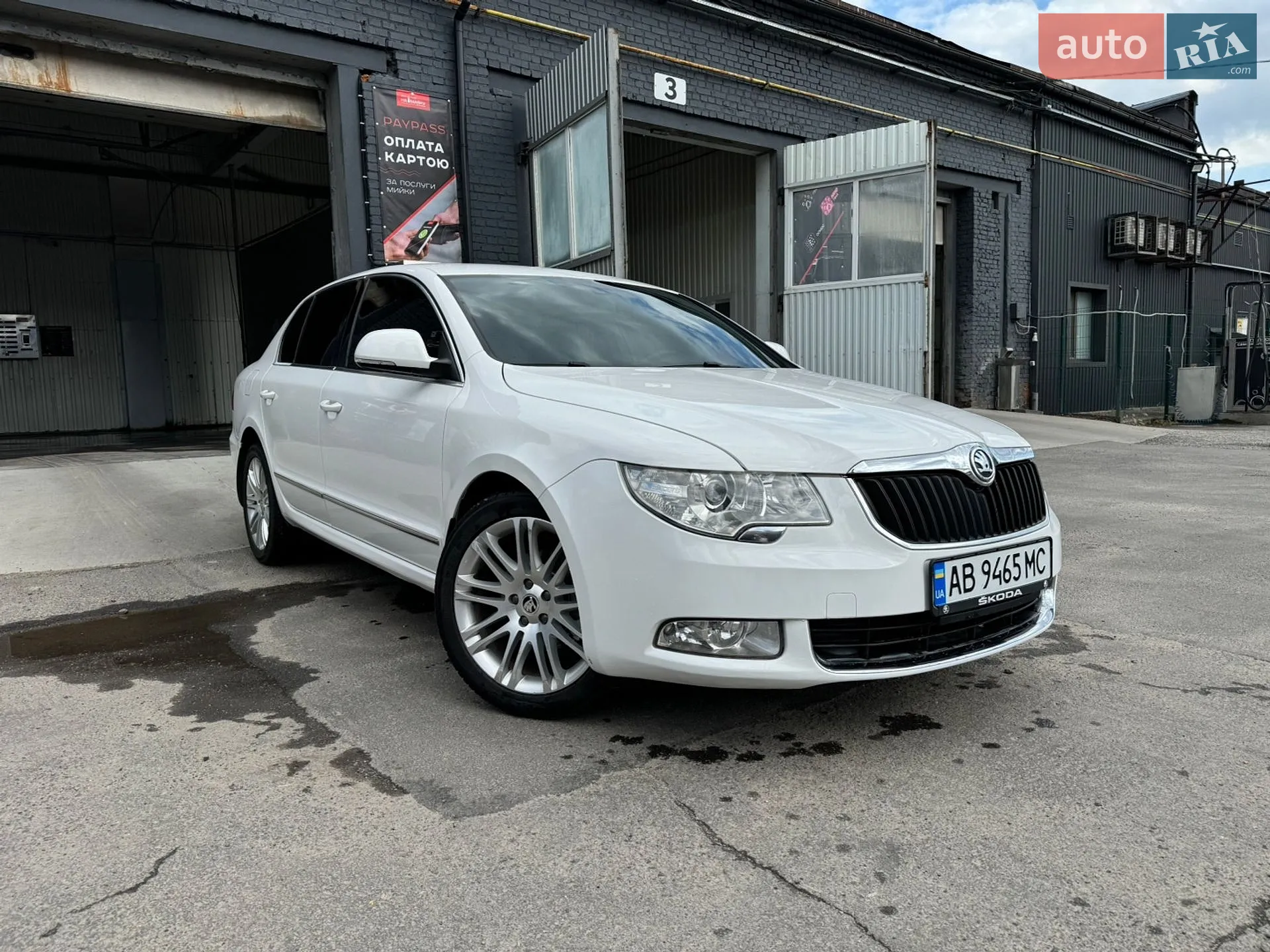 2011 Skoda Superb - мініатюра 2
