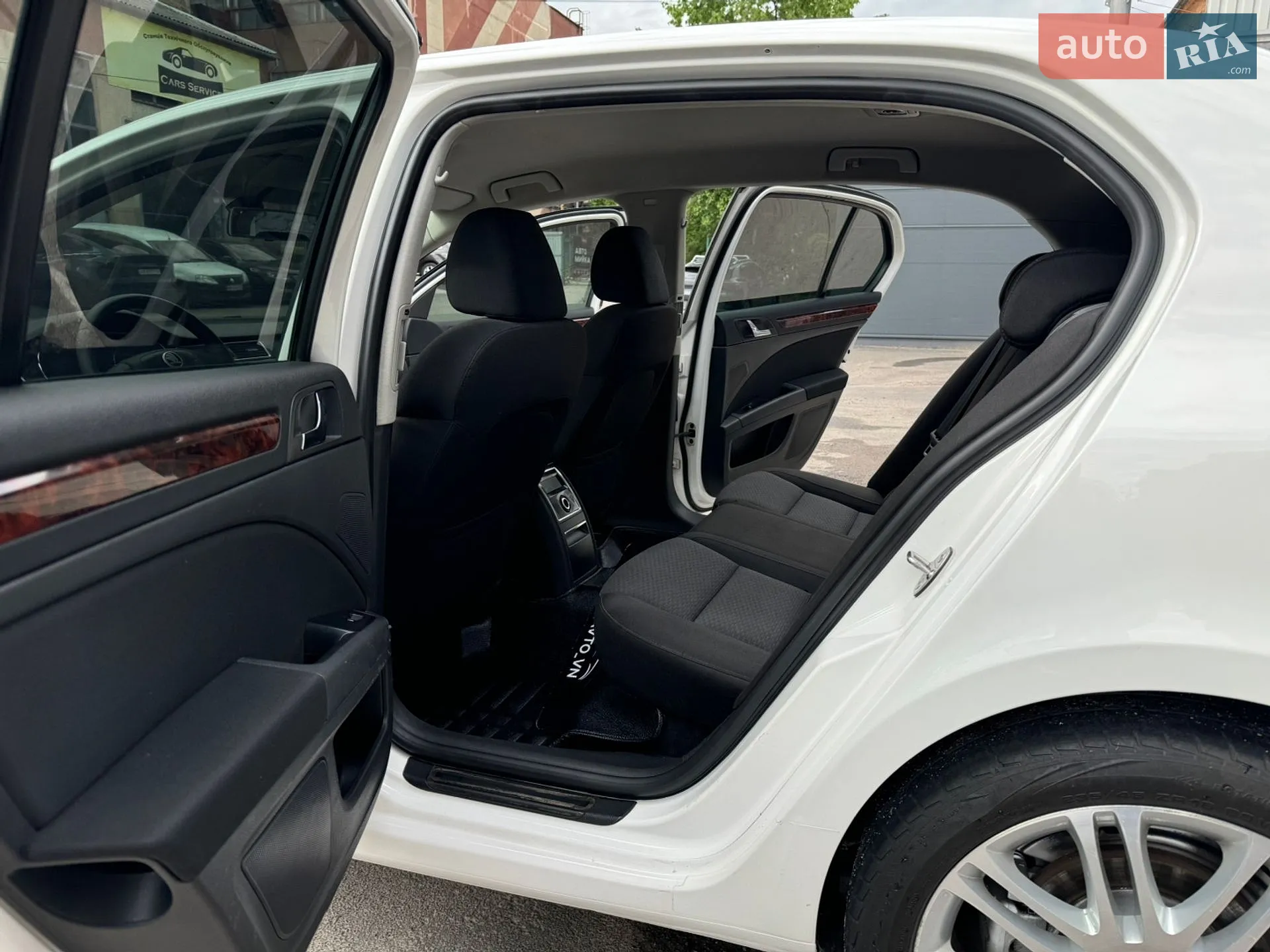 2011 Skoda Superb - мініатюра 31