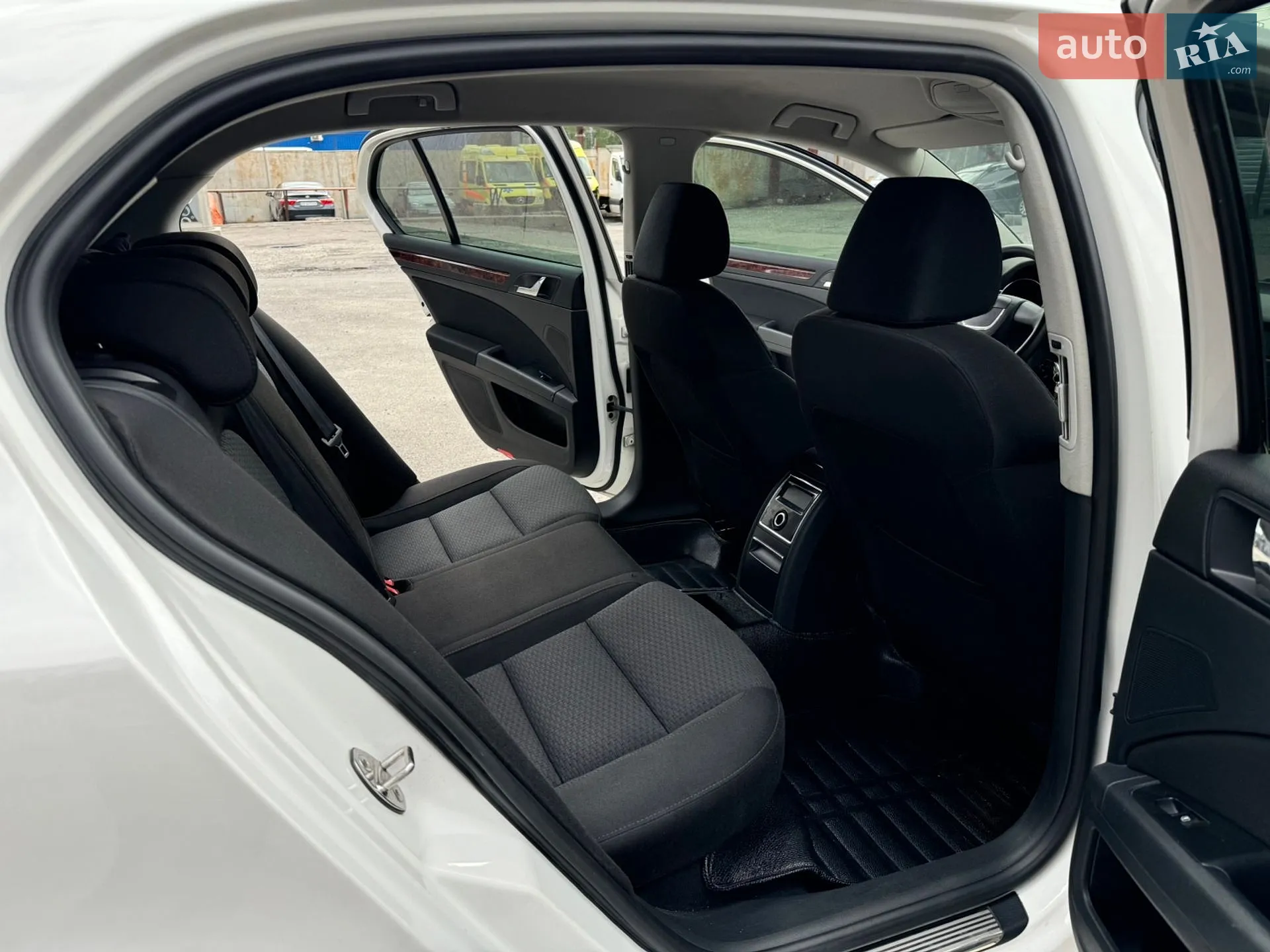 2011 Skoda Superb - мініатюра 36