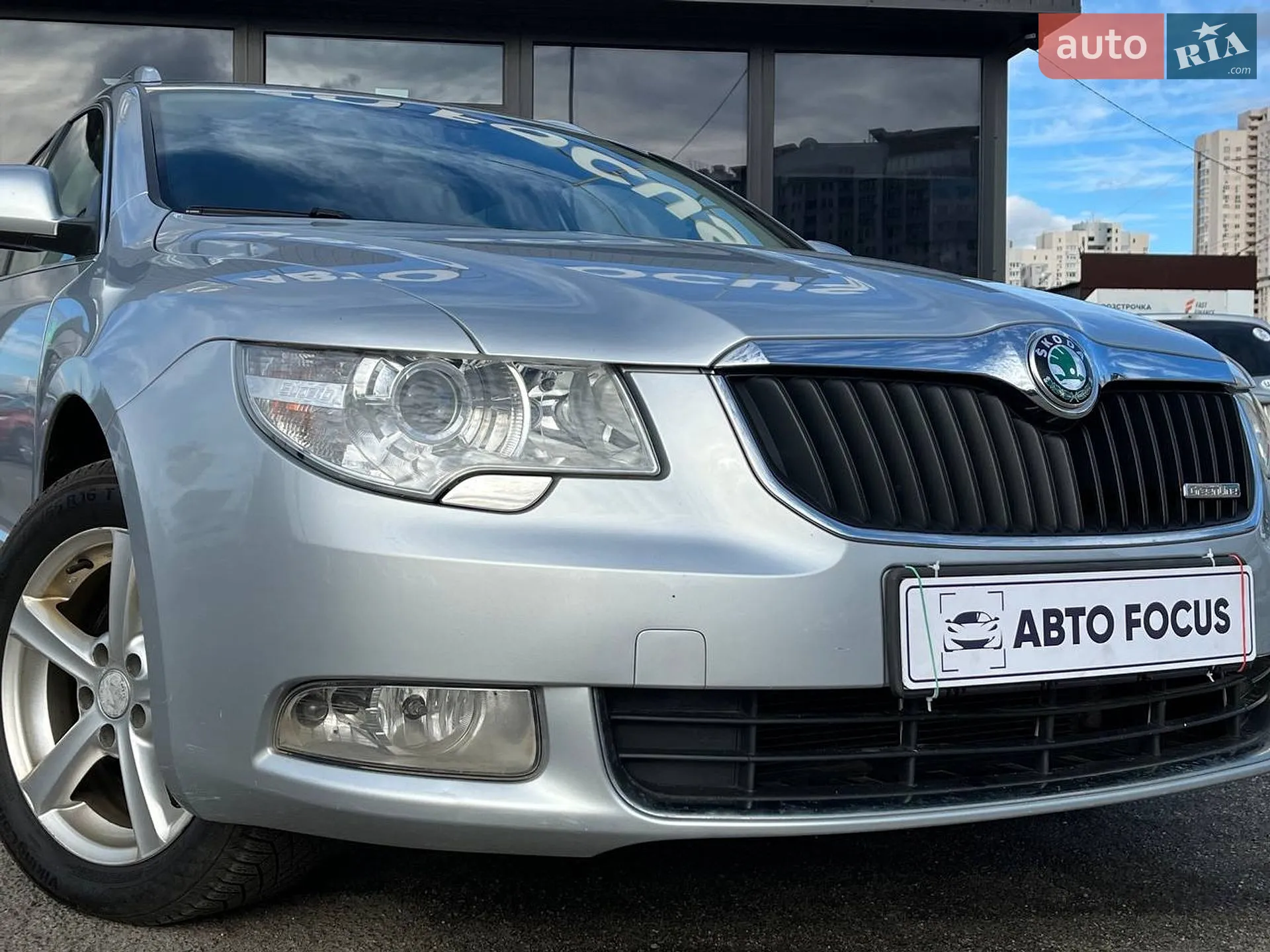 2011 Skoda Superb - мініатюра 2
