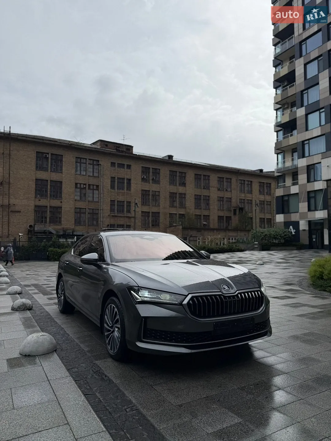 2025 Skoda Superb - фото 1