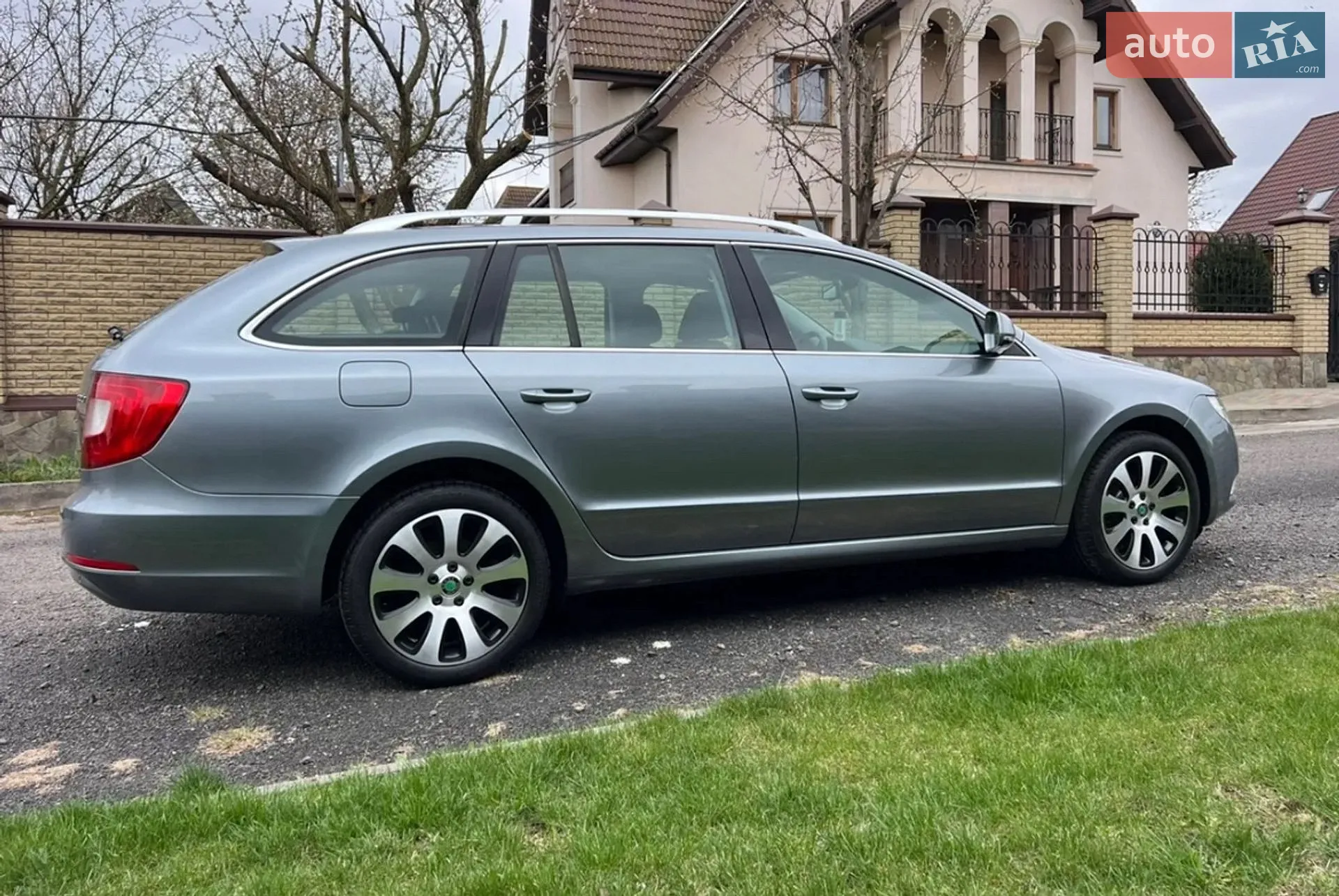 2010 Skoda Superb - мініатюра 4