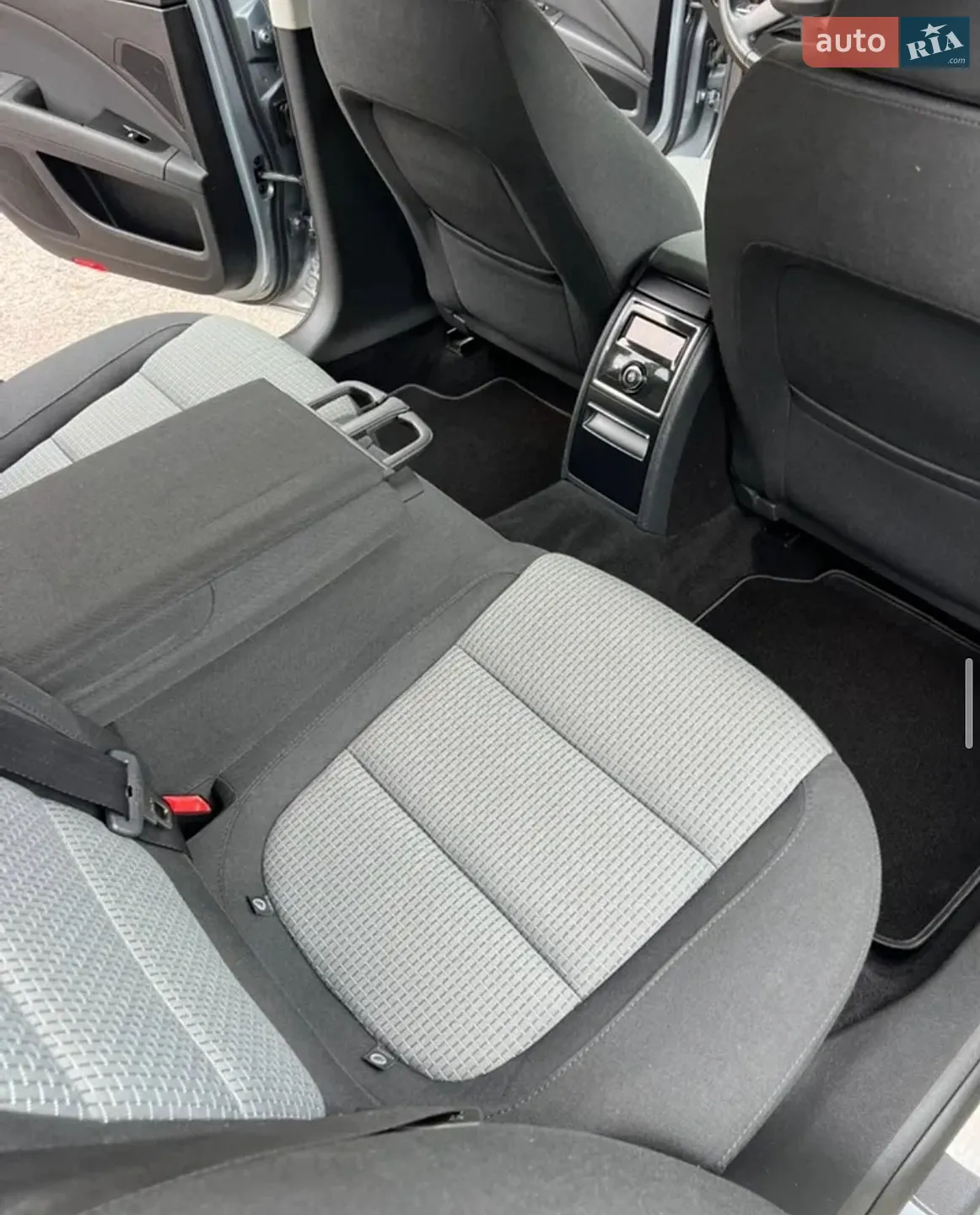 2010 Skoda Superb - мініатюра 21