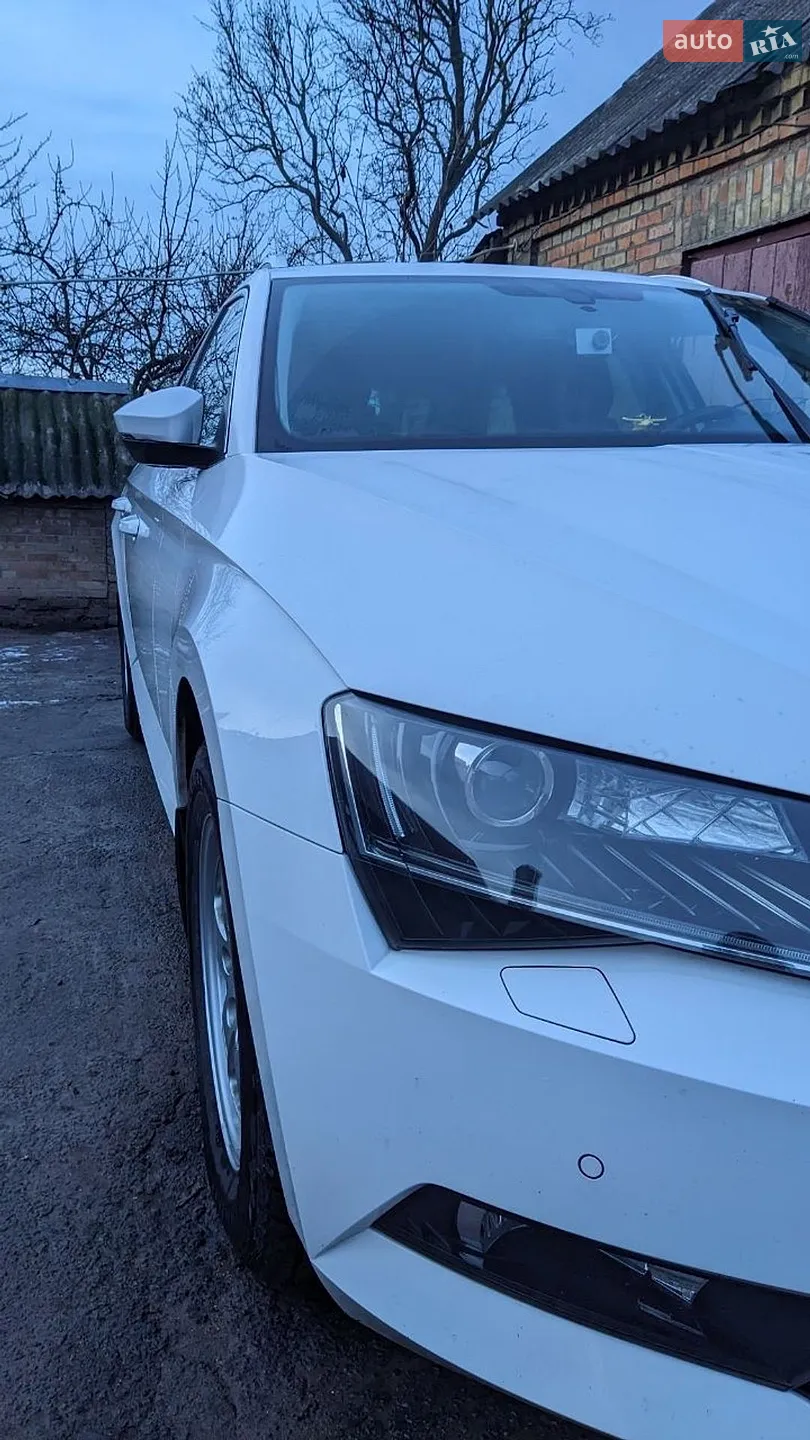 2017 Skoda Superb - мініатюра 3