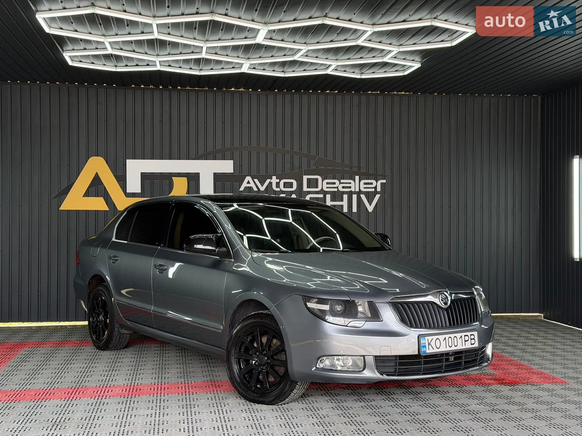 2010 Skoda Superb - мініатюра 2