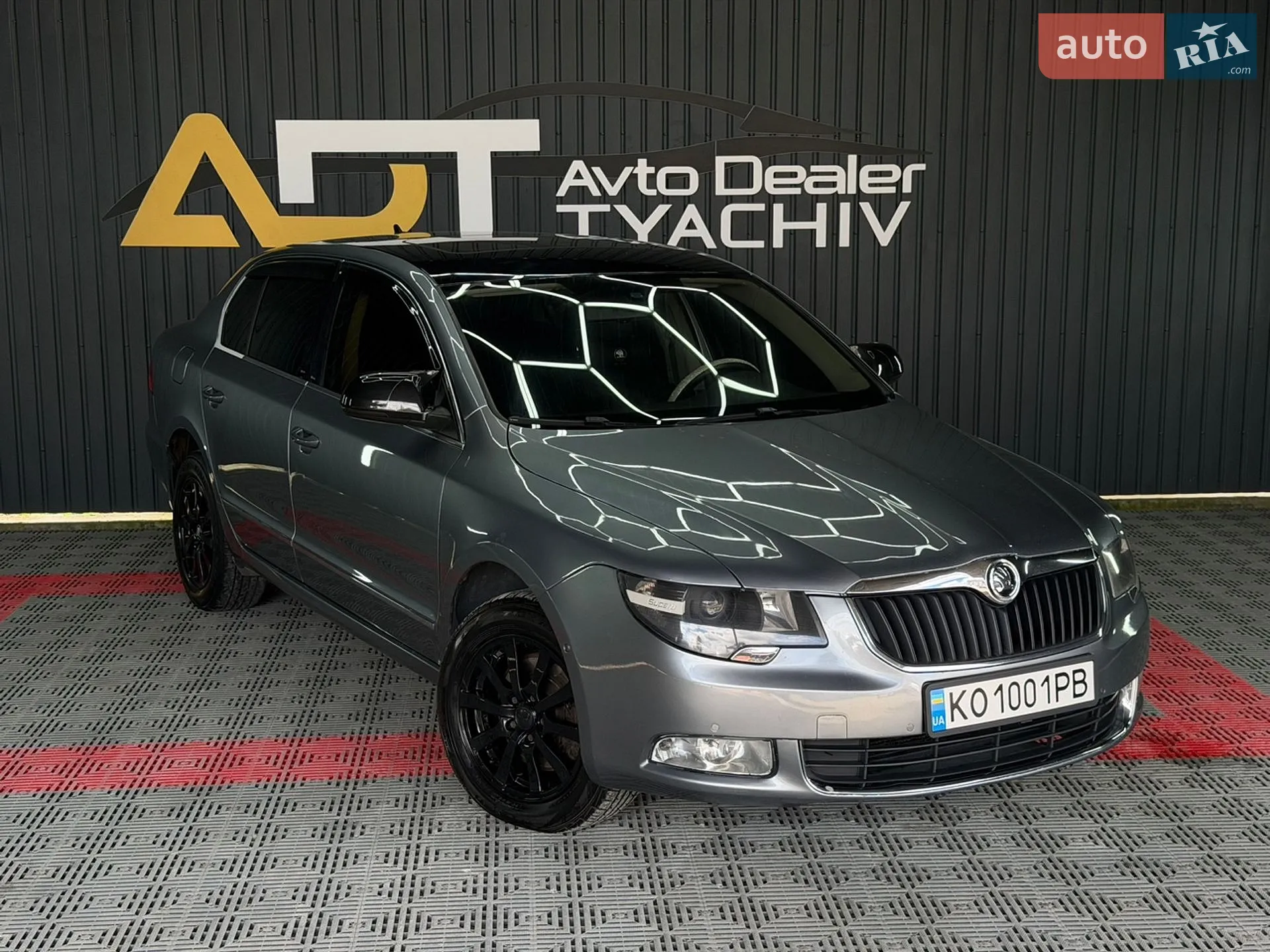 2010 Skoda Superb - мініатюра 3
