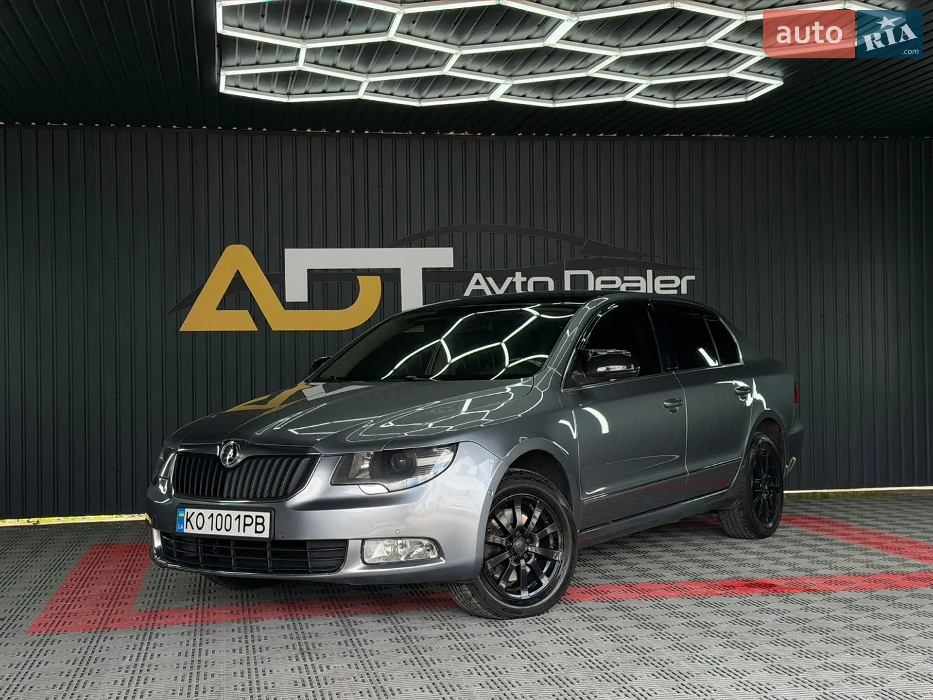 2010 Skoda Superb - мініатюра 8