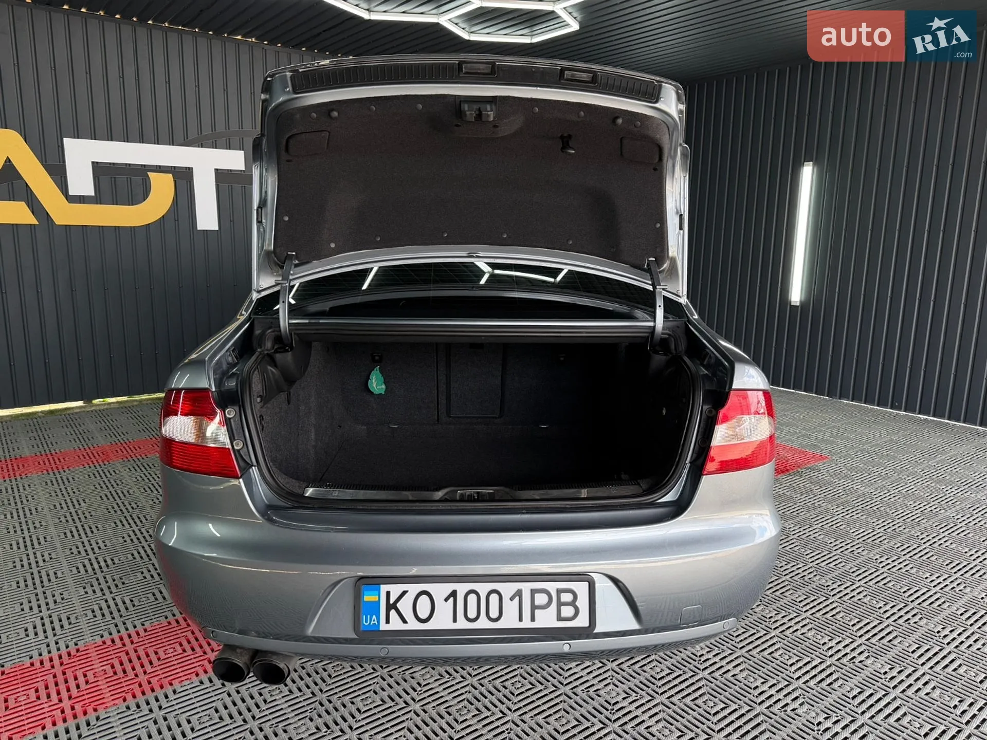 2010 Skoda Superb - мініатюра 18