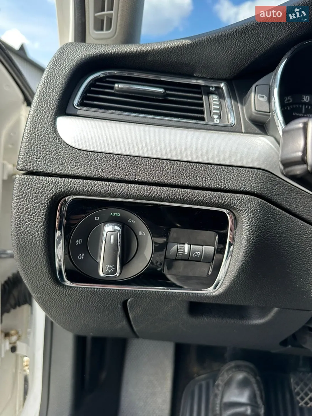 2011 Skoda Superb - мініатюра 16