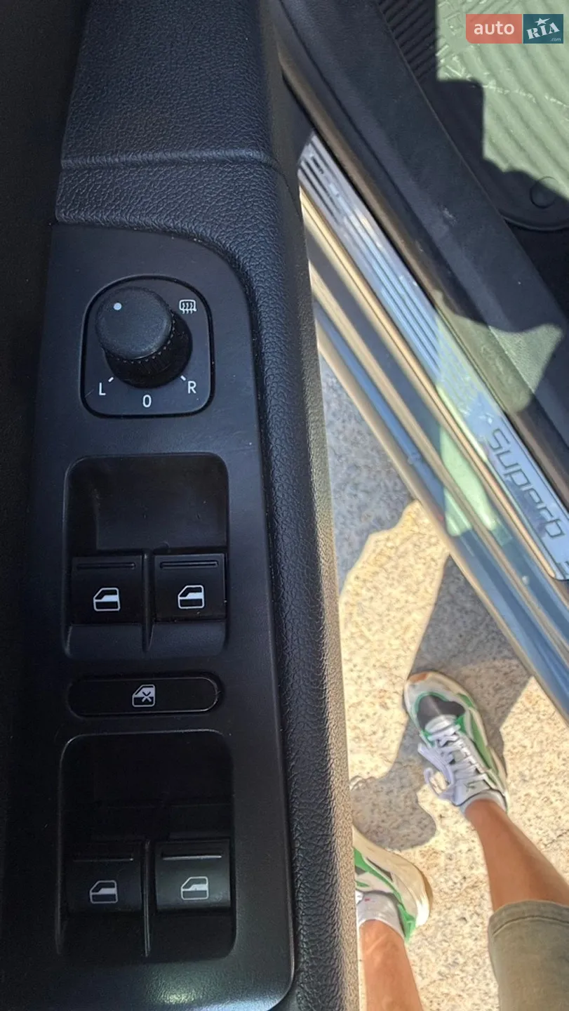 2010 Skoda Superb - мініатюра 7