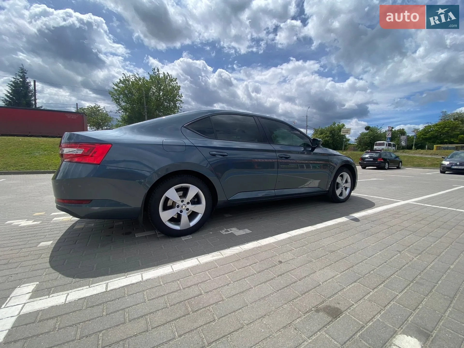 2016 Skoda Superb - мініатюра 2