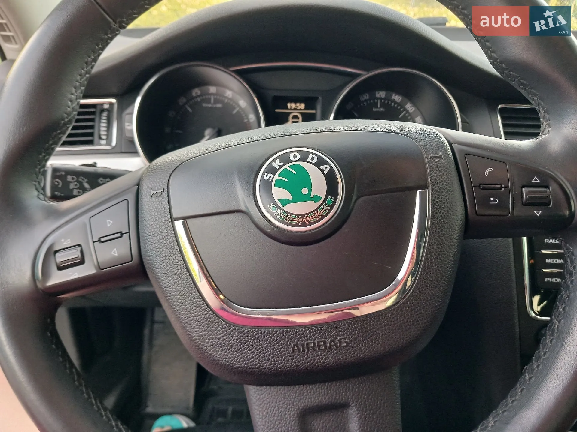 2010 Skoda Superb - мініатюра 6