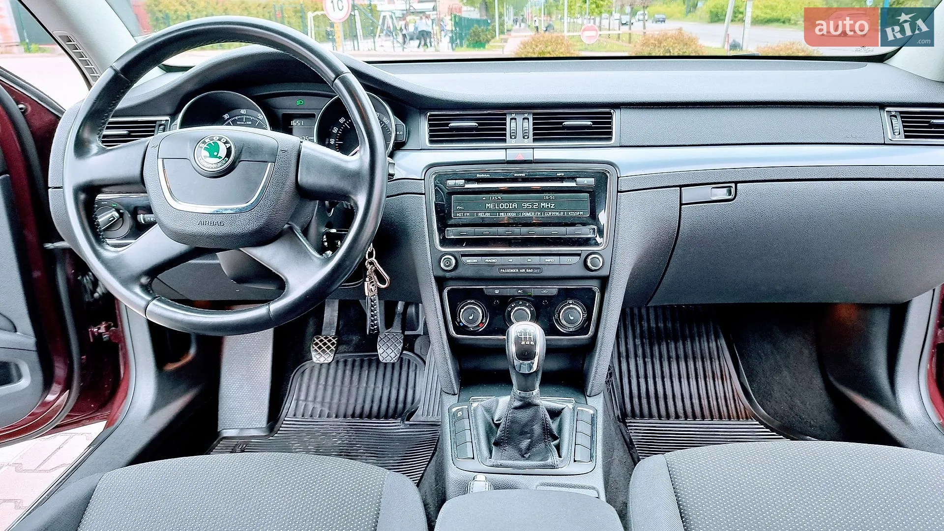 2010 Skoda Superb - мініатюра 19