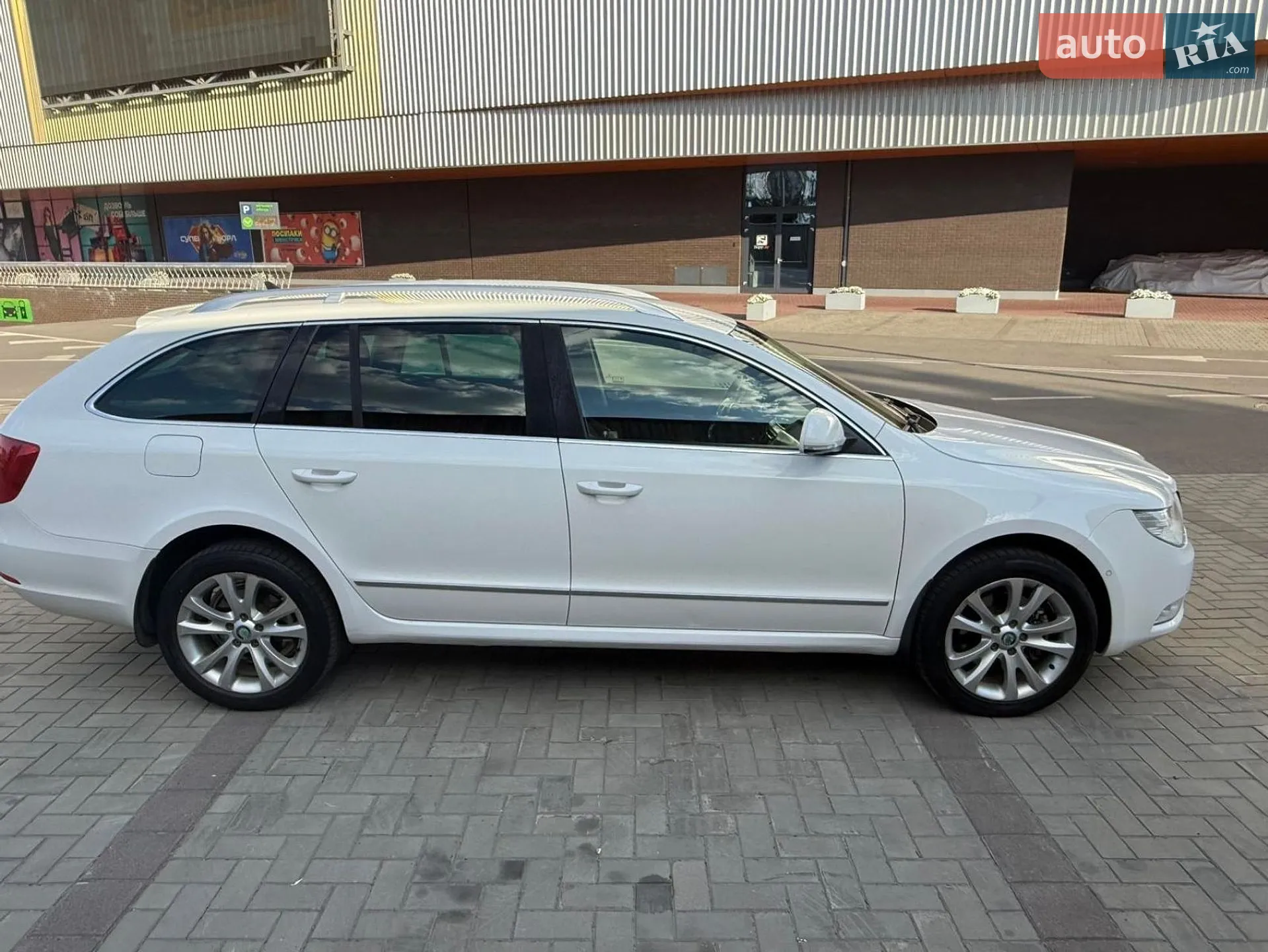 2011 Skoda Superb - мініатюра 13