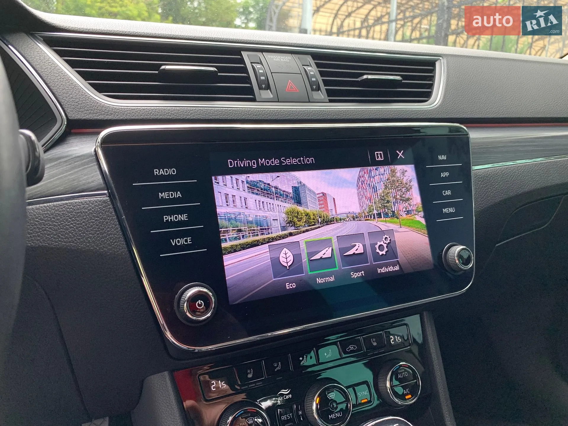 2019 Skoda Superb - мініатюра 48