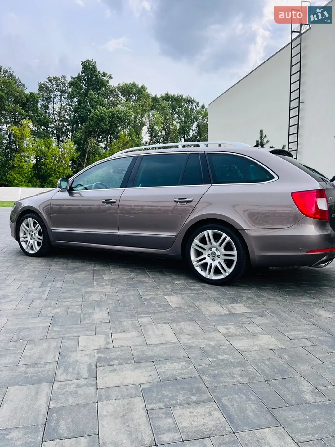 2011 Skoda Superb - мініатюра 8