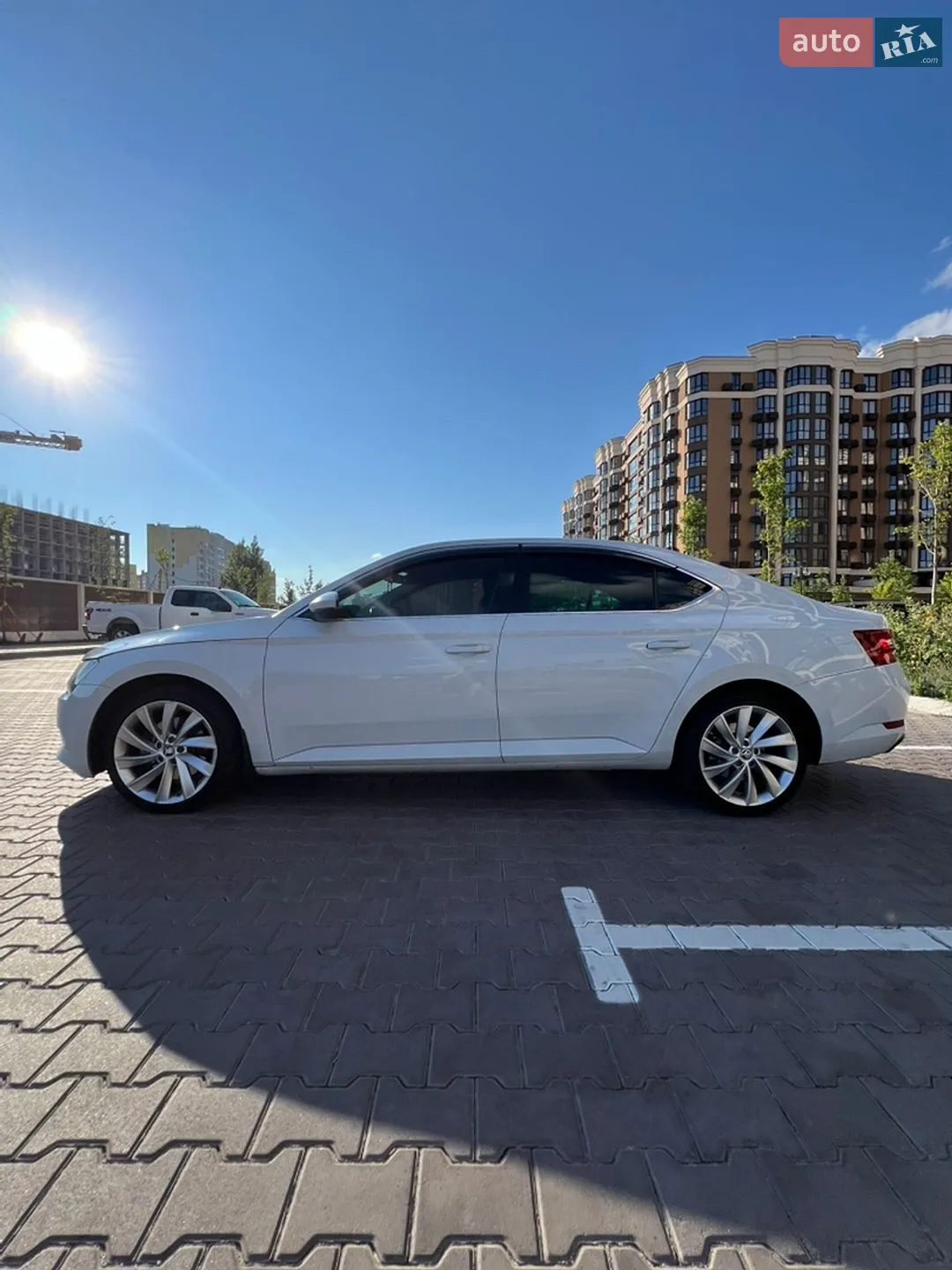 2016 Skoda Superb - мініатюра 2