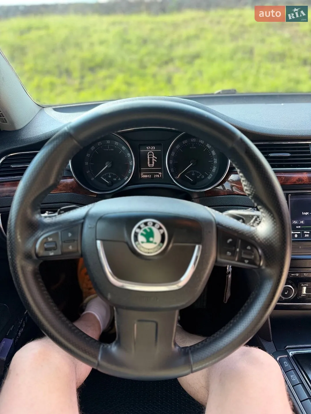 2010 Skoda Superb - мініатюра 16