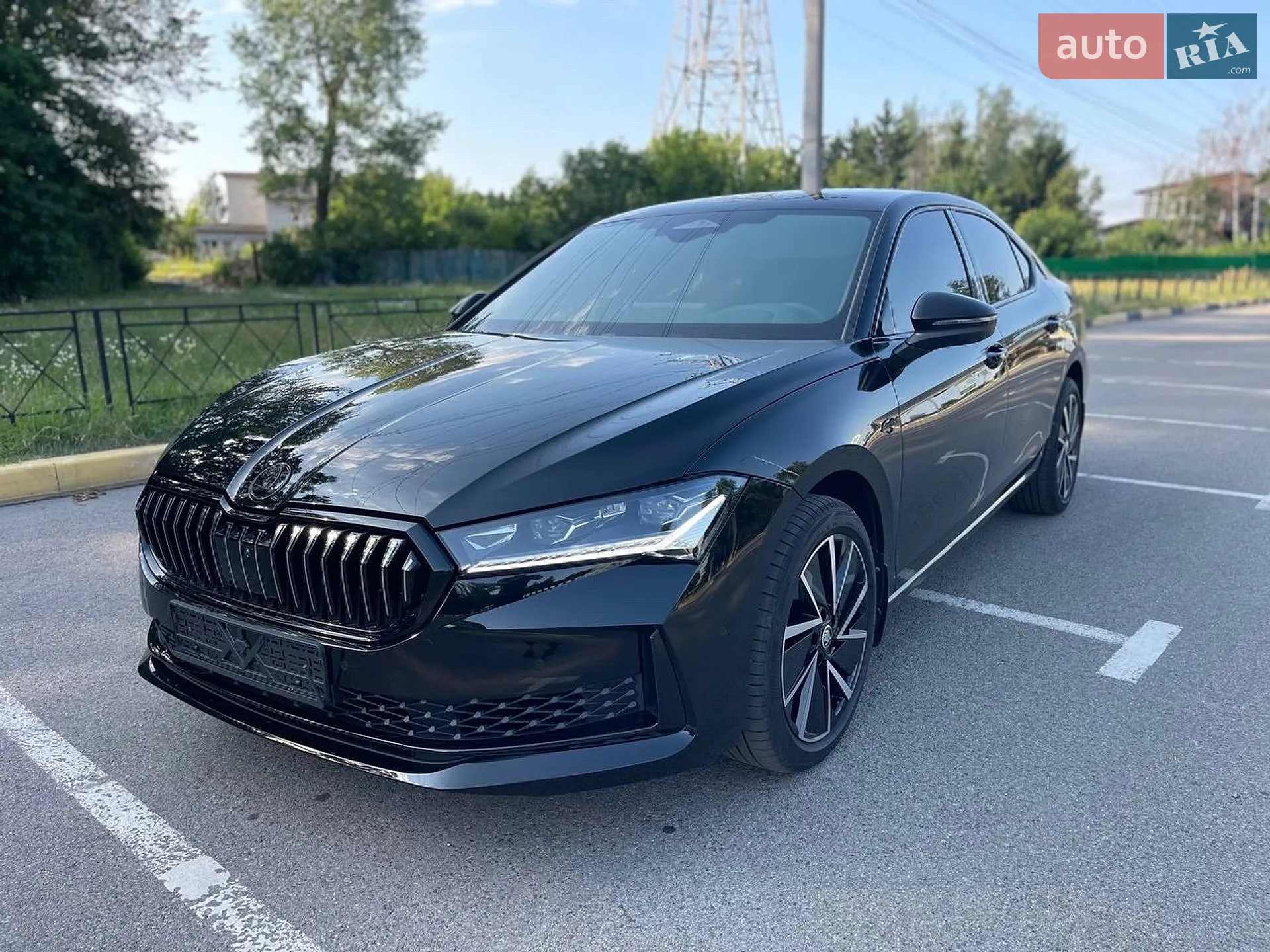 2025 Skoda Superb - фото 1
