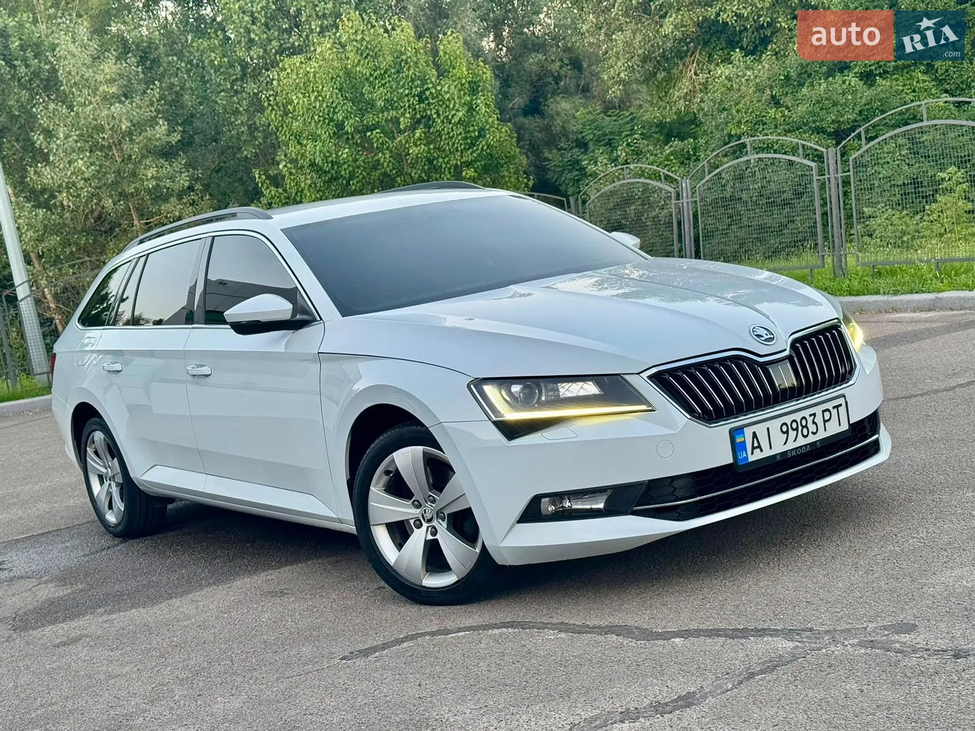2017 Skoda Superb - мініатюра 14