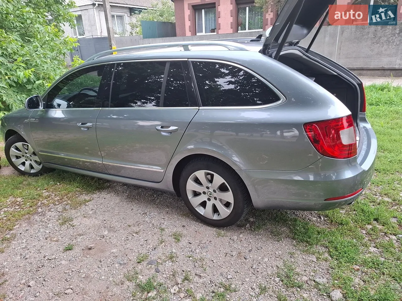 2010 Skoda Superb - мініатюра 9