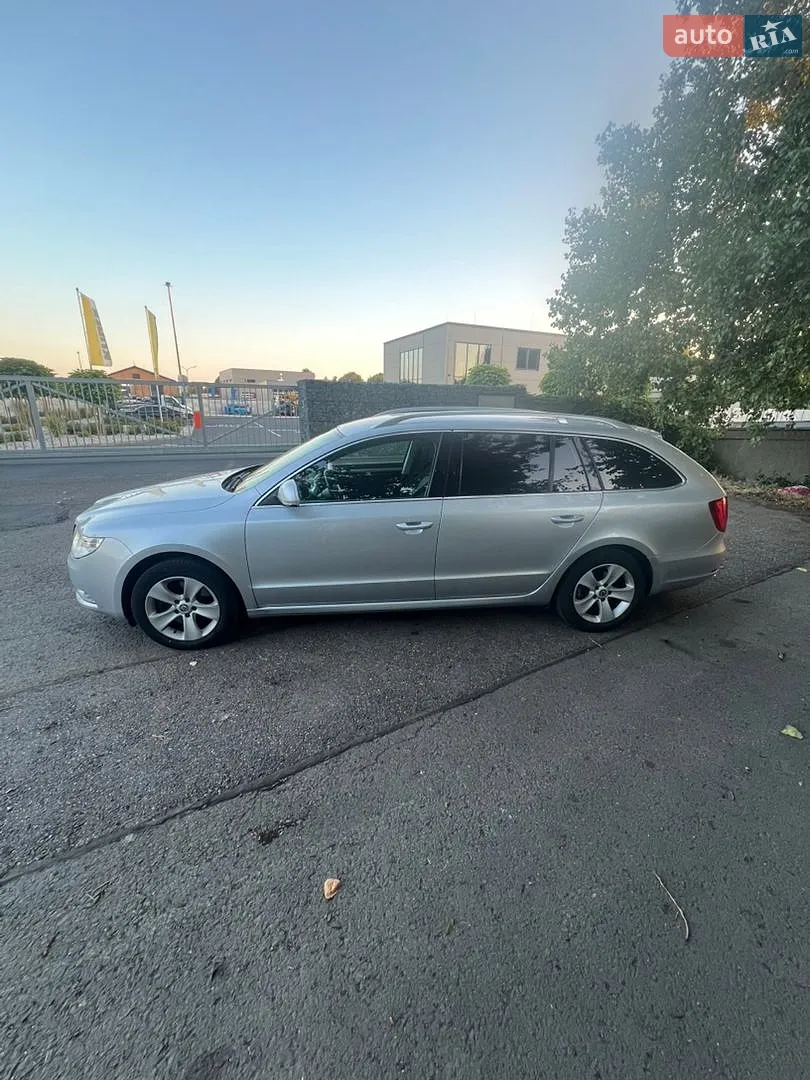 2011 Skoda Superb - мініатюра 4