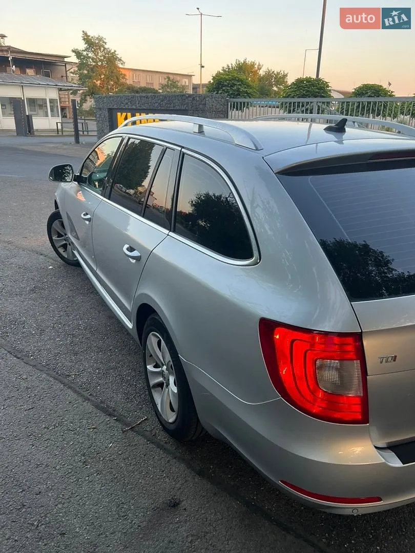 2011 Skoda Superb - мініатюра 12