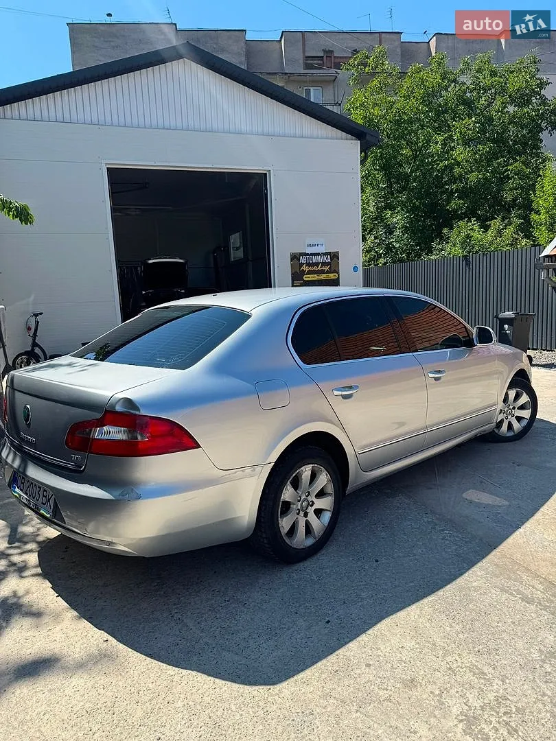 2011 Skoda Superb - мініатюра 2