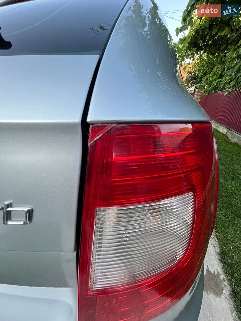 2010 Skoda Superb - мініатюра 12
