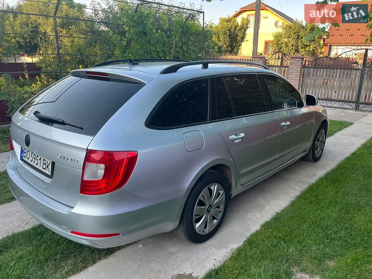 2010 Skoda Superb - мініатюра 4