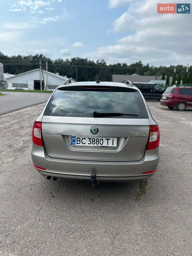 2011 Skoda Superb - мініатюра 4