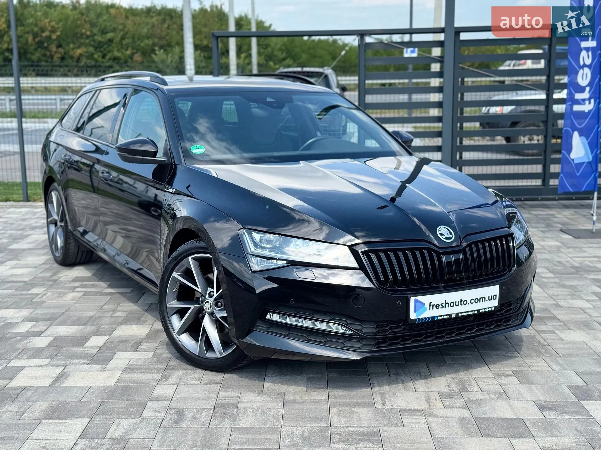 2022 Skoda Superb - фото 1