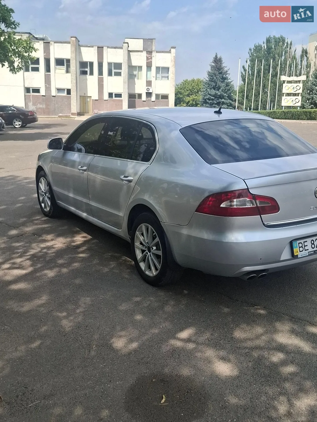 2010 Skoda Superb - мініатюра 2