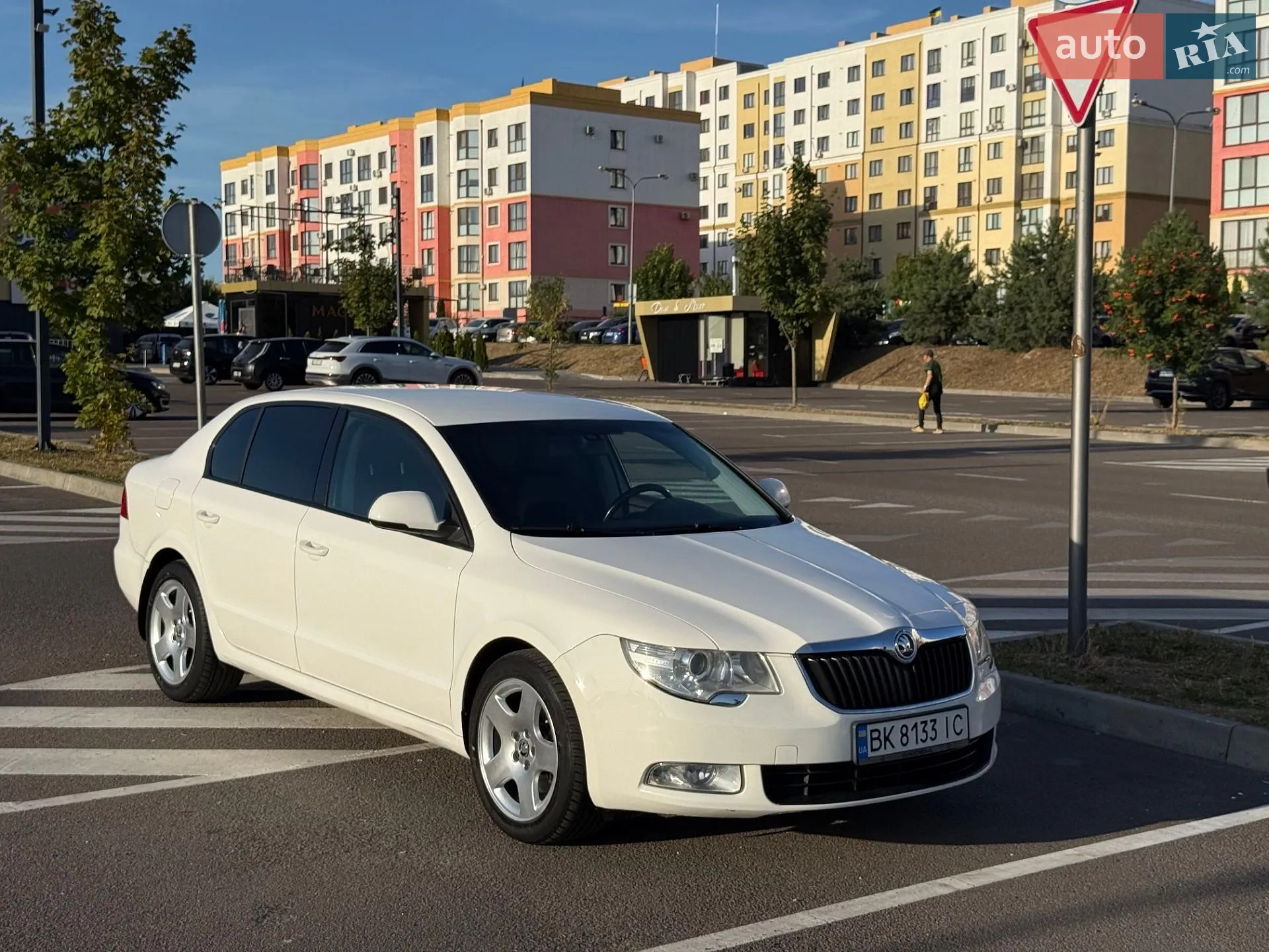 2011 Skoda Superb - мініатюра 2