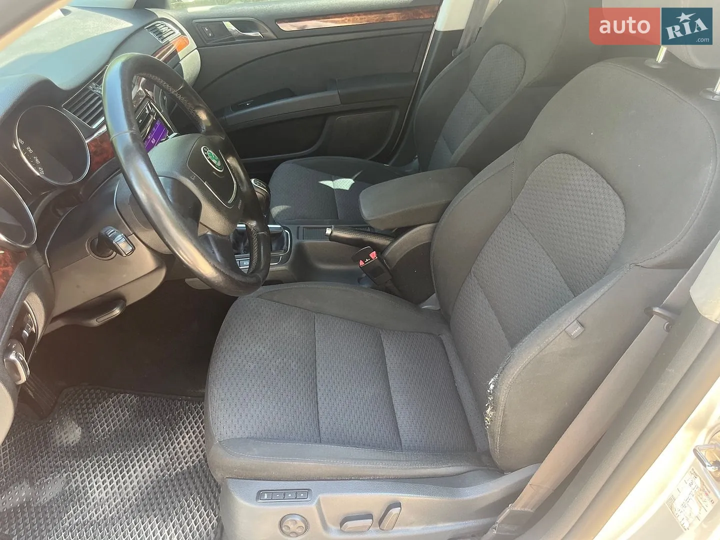 2010 Skoda Superb - мініатюра 8