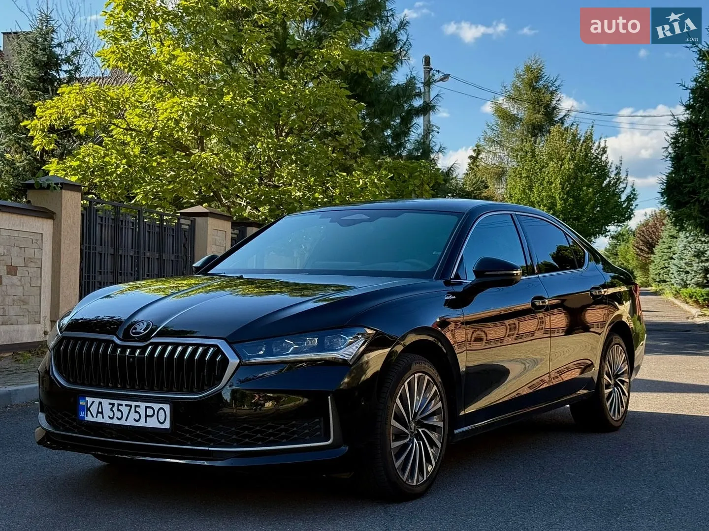 2025 Skoda Superb - фото 1